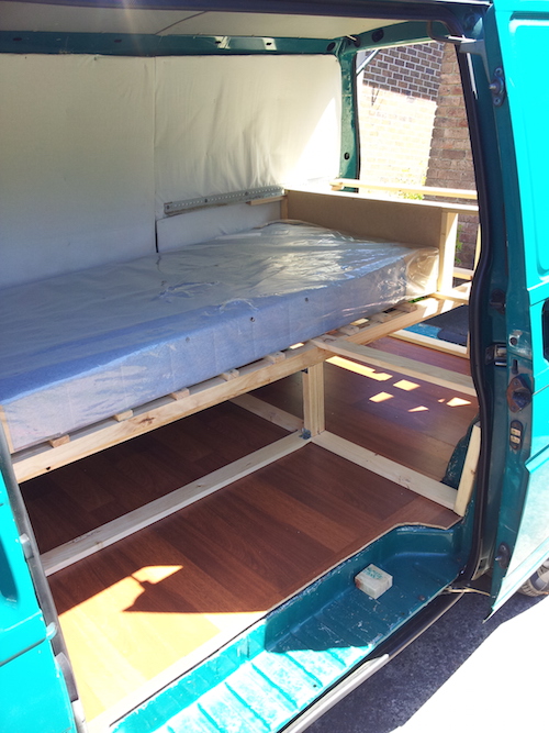 Gerüst und Bett für den Camperausbau