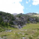 Wasserfall entlang des Wanderweges nach Zermatt