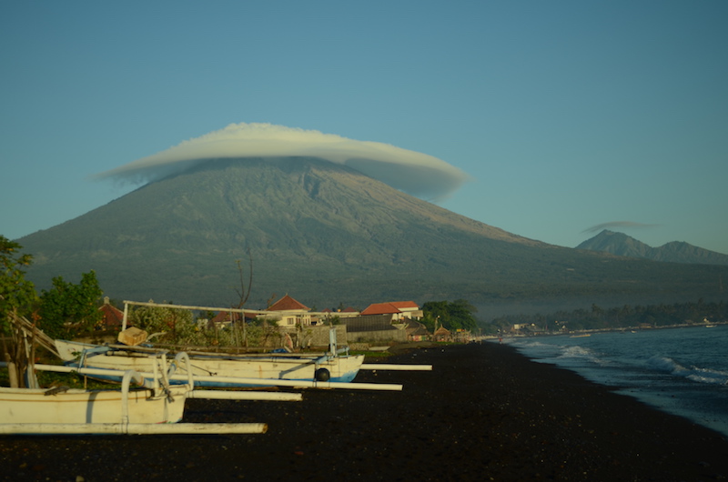 Aussicht auf den Vulkan Agung in Amed auf Bali