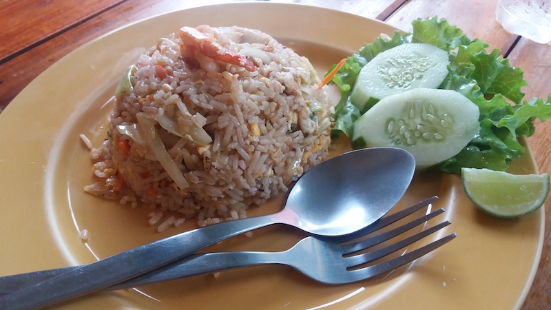 Frittierter Reis mit Shrimps