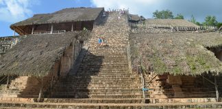 El Balam Maya Ruine in Mexiko bei Yucatan