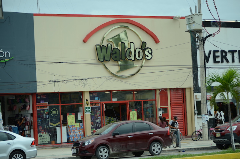 Einkaufen in Tulum bei Waldo's 1 in Mexiko