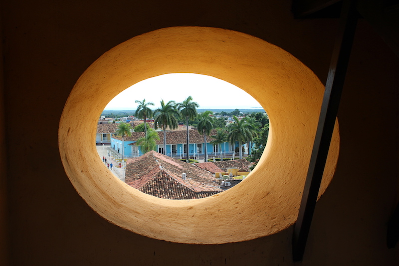 Ausblick aus dem Fenster von der Kirche aus in Trinidad