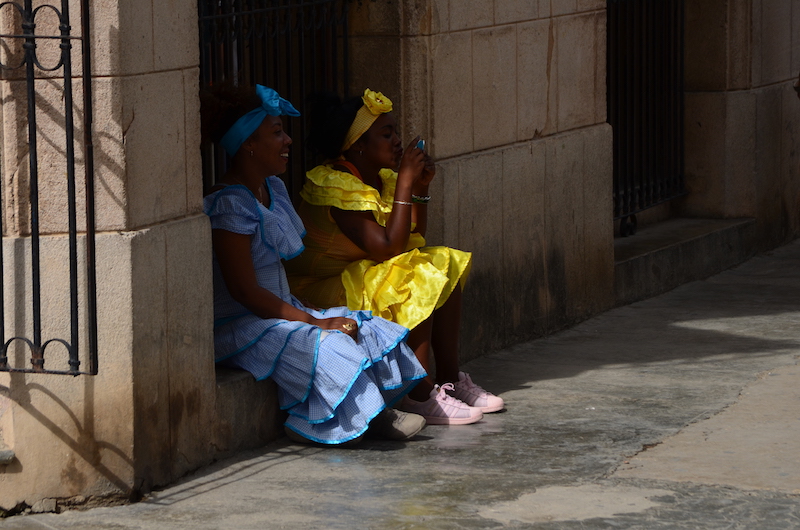 Extr für Touristen verkleidete Kubanerinnen