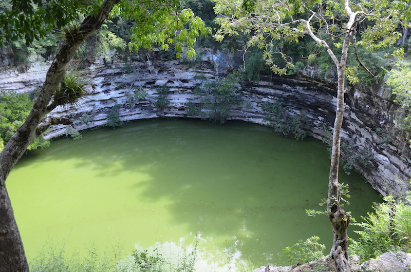 Cenote Kalksteinloch in Chichen Itza