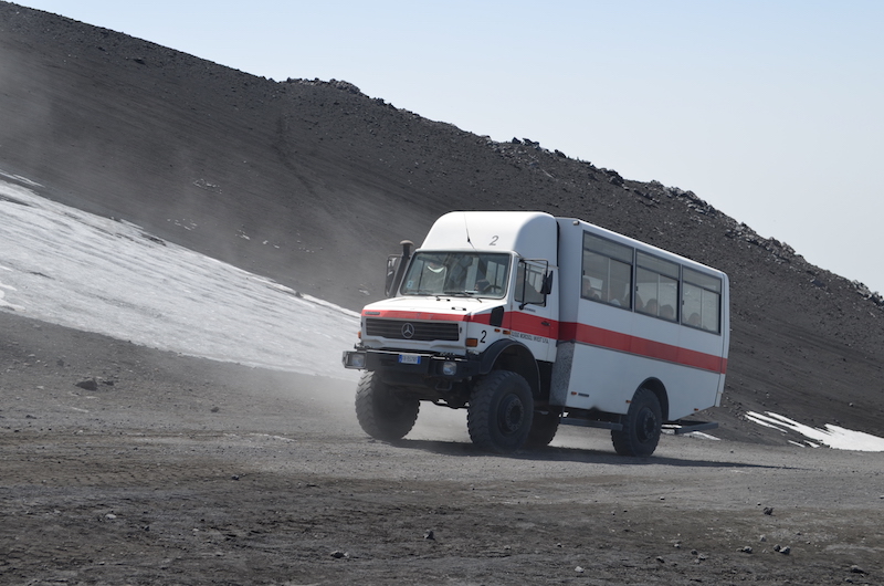 Mit dem Bus bis zum Ätna Vulkan Gipfel bei 3000 Meter