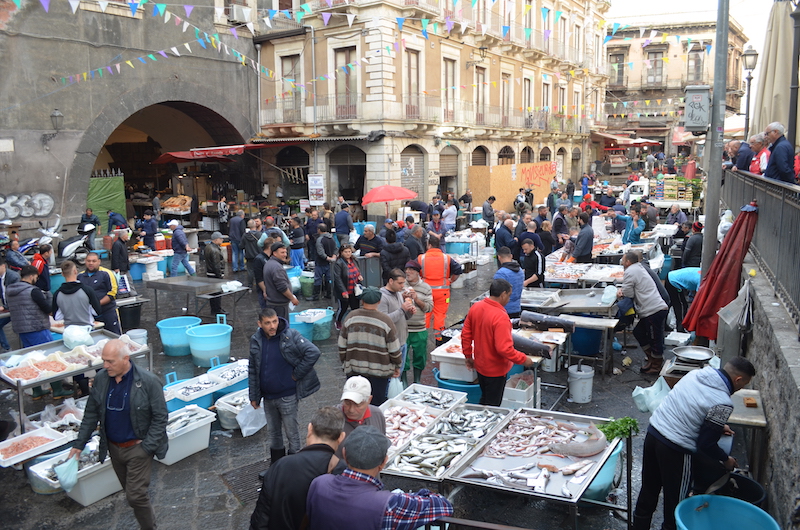 Fischmarkt in Catania auf Sizilien Übersicht
