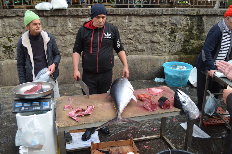 Tunfisch am Fischmarkt von Catania