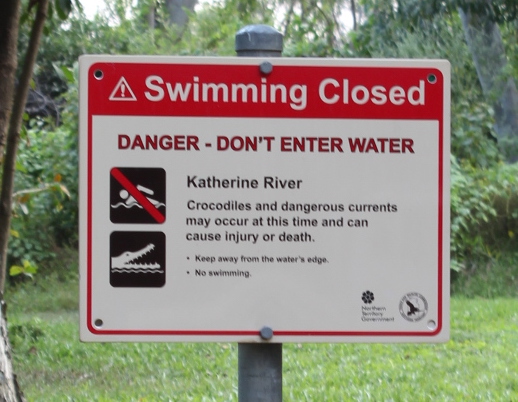 Australien Krokodile schwimmen verboten