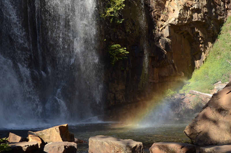 McKenzie Wasserfall mit Regenbogen