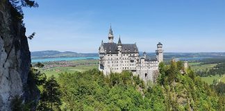 Tagestour zum Schloss Neuschwanstein Schloss Neuschwanstein in Bayern bei Füssen