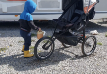Kinderwagen für Wohnmobil mit Kleinkind
